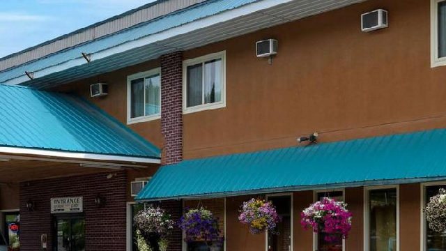 Canadas Best Value Inn & Suites Castlegar in Castlegar
