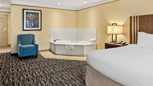 Best Western Plus Pitt Meadows Inn & Suites in Maple Ridge
